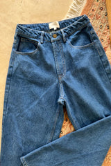 High-waisted rigid vintage style mum jeans