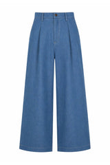 Feminine wide-leg pants with soft structure and flowing movement