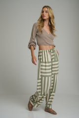 A woman wearing the Fenton Pants in Oxford Pesto/Cashmere by LILYA