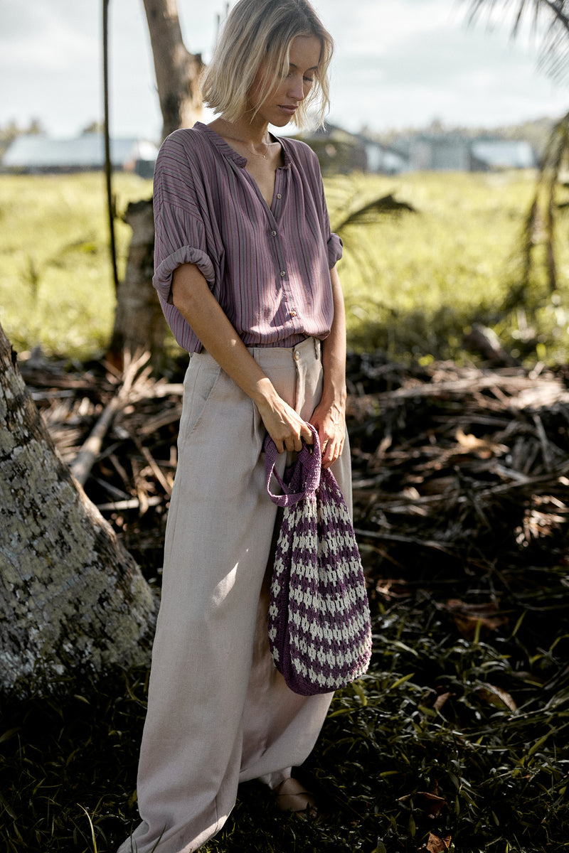 A model wearing light pink summer linen pants