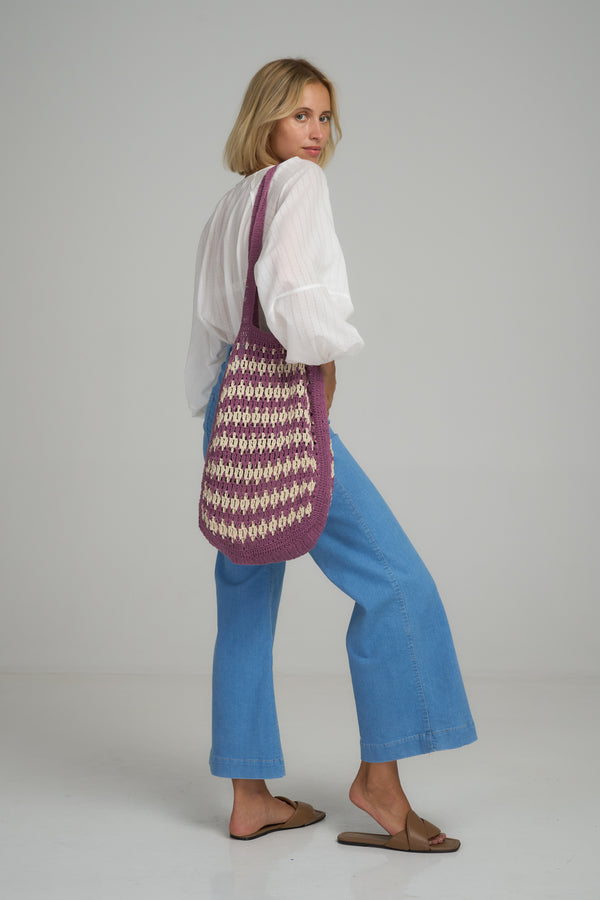 A 70's inspired crochet casual bag