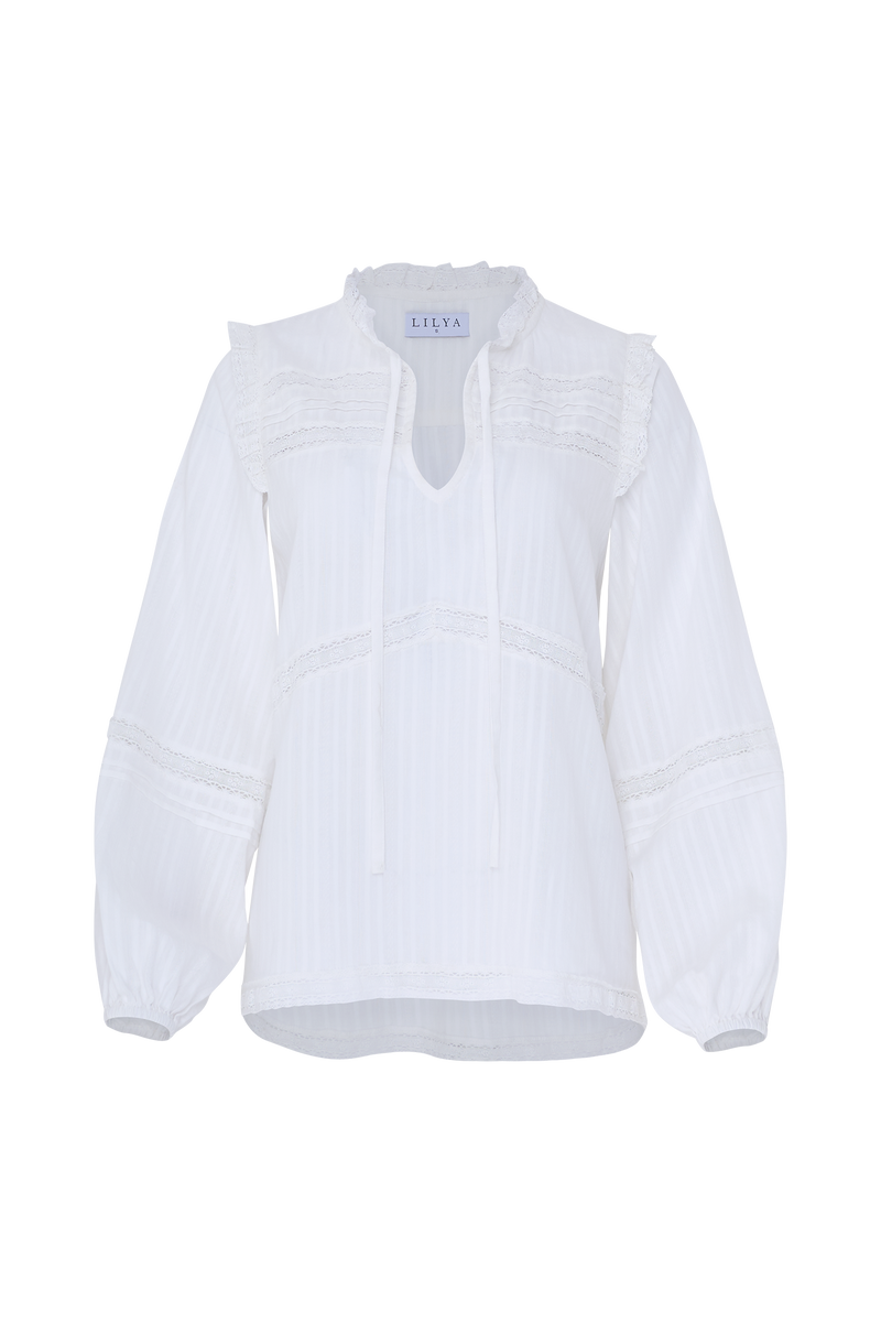 White cotton top with lace details and balloon sleeves Lilya