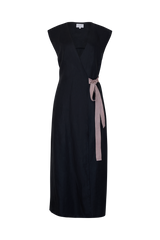 Relaxed and breathable sleeveless linen dress