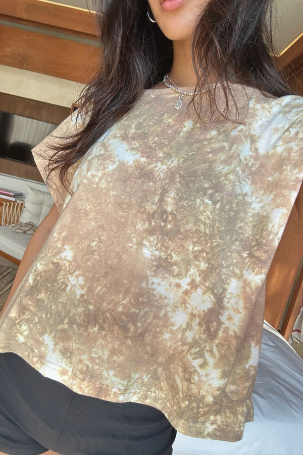 Model wears a earthy tie dye tee in boxy fit