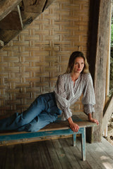 Easy blue trousers with relaxed fit and timeless tailored feel