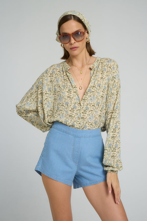 Lightweight rayon blouse with long sleeves in soft floral print