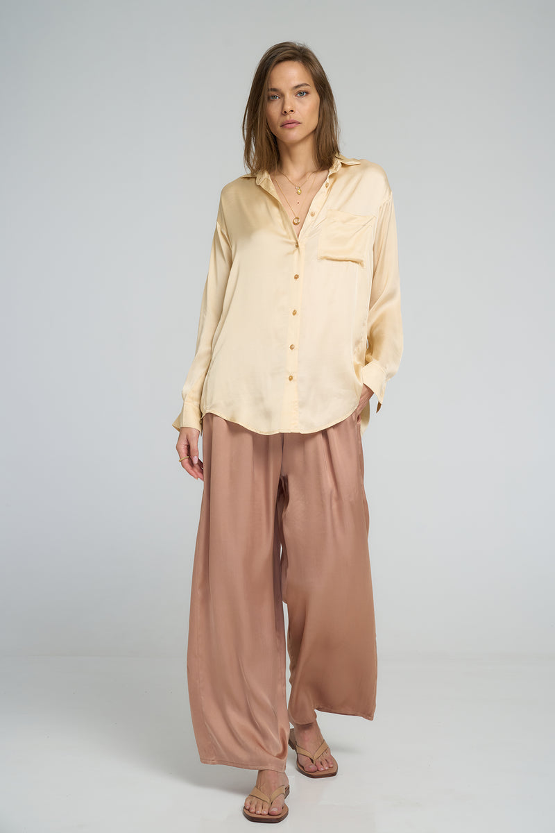 Adjustable elastic waist and pockets on Fenton Pant