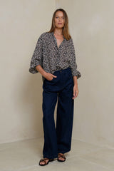 Workwear-inspired jeans with oversized back patch pockets