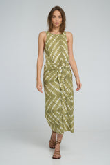 Woman wearing a green tie-dye dress lilya

