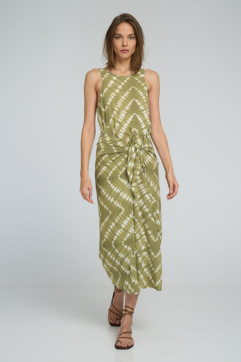 Woman wearing a green tie-dye dress lilya
