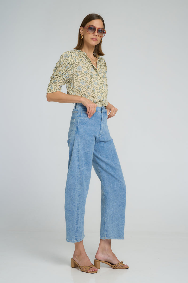 Casual everyday styling of Guildford Jean in lightweight stretch denim